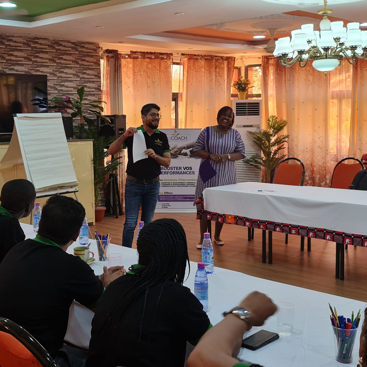 Ce Samedi 29 Avril 2023 nous avons eu le plaisir d'échanger pendant 3h de temps avec l'équipe d'une trentaine de travailleurs de #SatguruTravel Ouagadougou à Loumbila.
Cette causerie sur le thème "Cohesion d'équipe et gestion de la relation client"