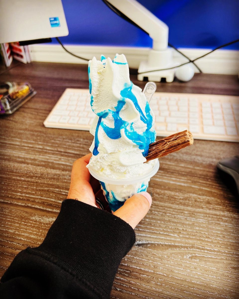 Quick ice cream break at Todds this afternoon ☀️🍦 

#commercialrefurbishment #lincolnbusiness #officefurniture #officedeisgn #team #sunshine