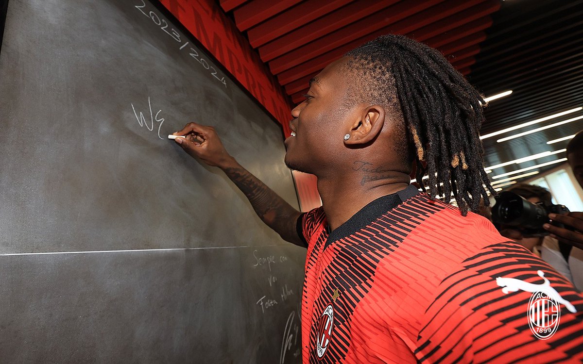 ✍ 𝓡𝓪𝓯𝓪𝓮𝓵 𝓛𝓮𝓪̃𝓸

#SempreMilan