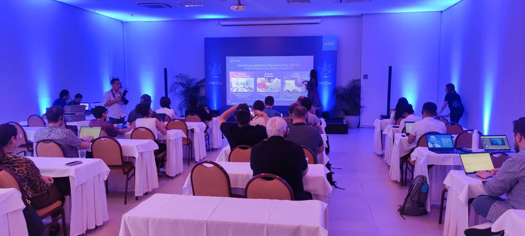 RedexpertosCyS's tweet image. #AEstaHora #IntelDay. Presentación de la estrategia corporativa de Intel.
@Dell
@intel
@intel_la
@ComputerAidUK

#SolarCommunityHub. Manaos  Amazonas Brasil
#FelizViernesATodos #FelizViernes #FelizViernesParaTodos