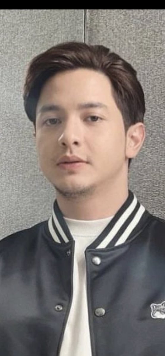 nitzcape's tweet photo. Si Julia Barretto na ang makakapareha ni Alden Richards sa Viva Films, APT Entertainment & GMA Pictures movie “Special Memory.”
To be directed by Nuel Naval shooting is on July or August accdg to Vincent del Rosario of Viva. @aldenrichards02
#SpecialMemory
#VivaFilms https://t.co/1IkPirgaHt