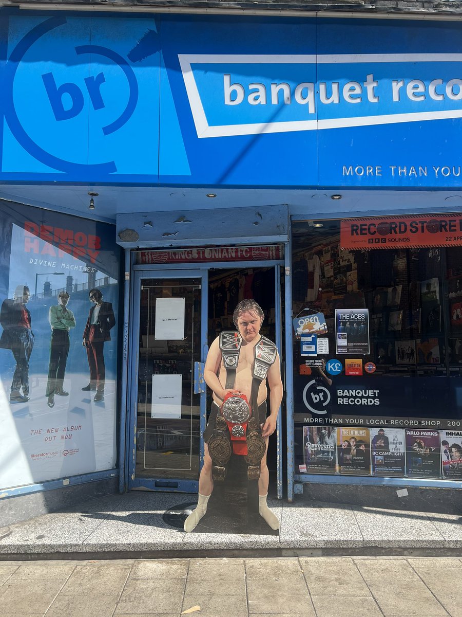 BanquetRecords's tweet image. this Lewis Capaldi cutout scares the shit out of us at night so we’d like to give him a new home. RT the Quoted Tweet below (not this one) and you’ll be in a draw to have this Capaldi Cutout at yours