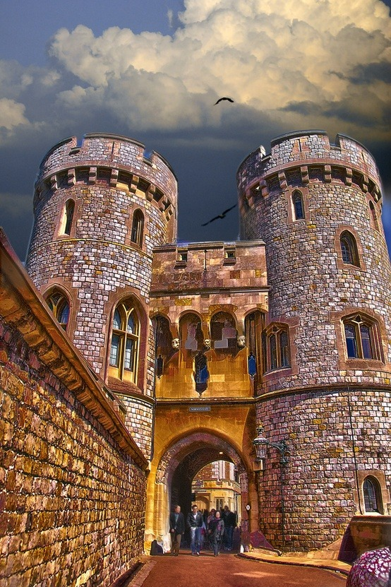 balanceinstyle's tweet photo. Gate Entry, Windsor Castle, England #GateEntry #WindsorCastle #England https://t.co/tSBHT4AH3C https://t.co/VMyrOKthJM