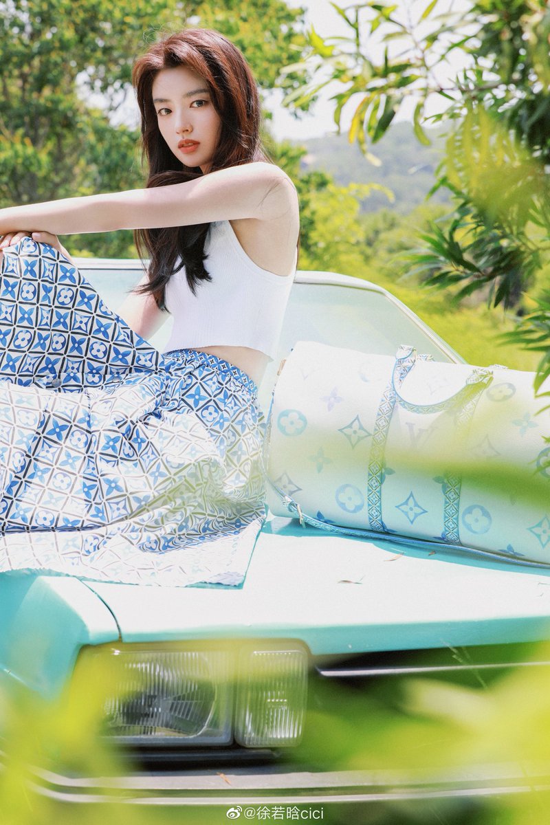 X_Cici_1321's tweet photo. Xu Ruohan × LV Summer Collection
#XuRuohan徐若晗
#LVSummerCollection https://t.co/cLMHHPhgsN