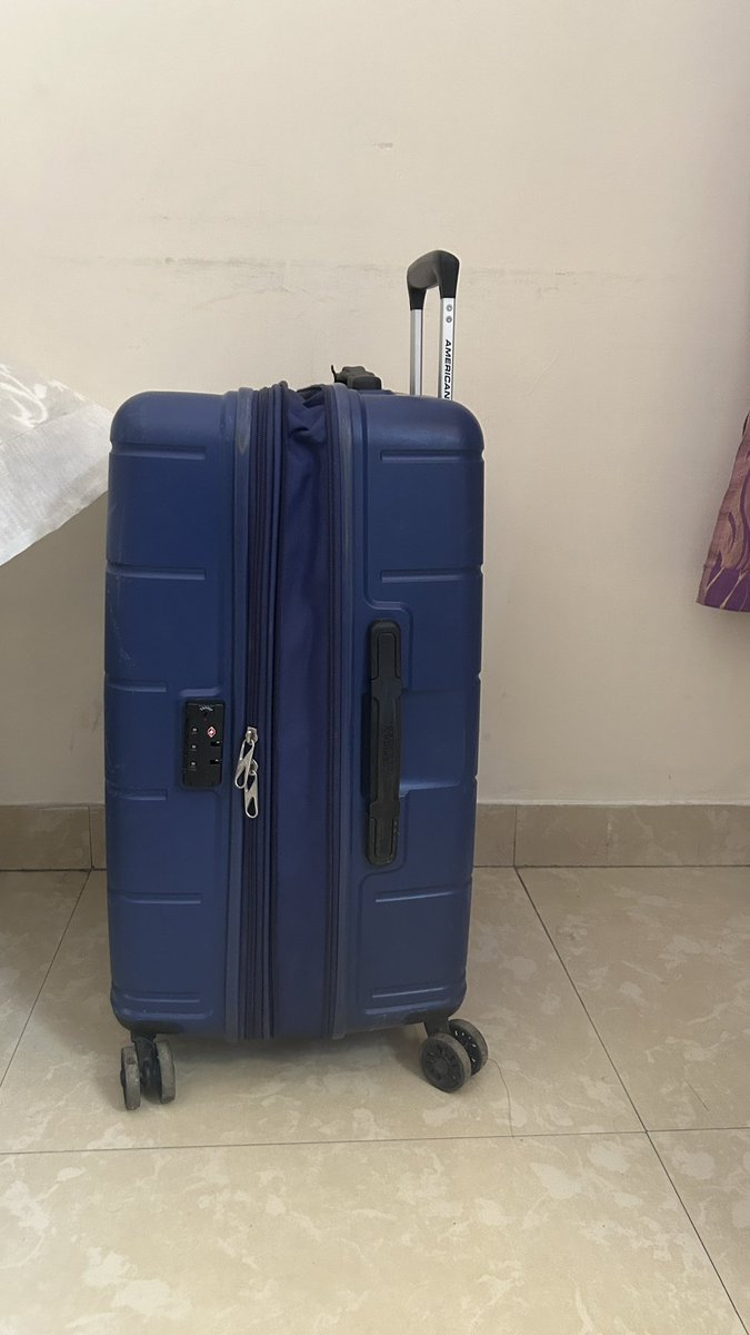 anshultaneja003's tweet photo. Hello @airindia &amp; @lufthansa my luggage bag got damaged during the transit. The trolley lever is wrecked. I would like to claim my refund for it. Kindly look at the attachments. My ticket no is 0989701636138.
Thank you https://t.co/tfBJwSAhvP