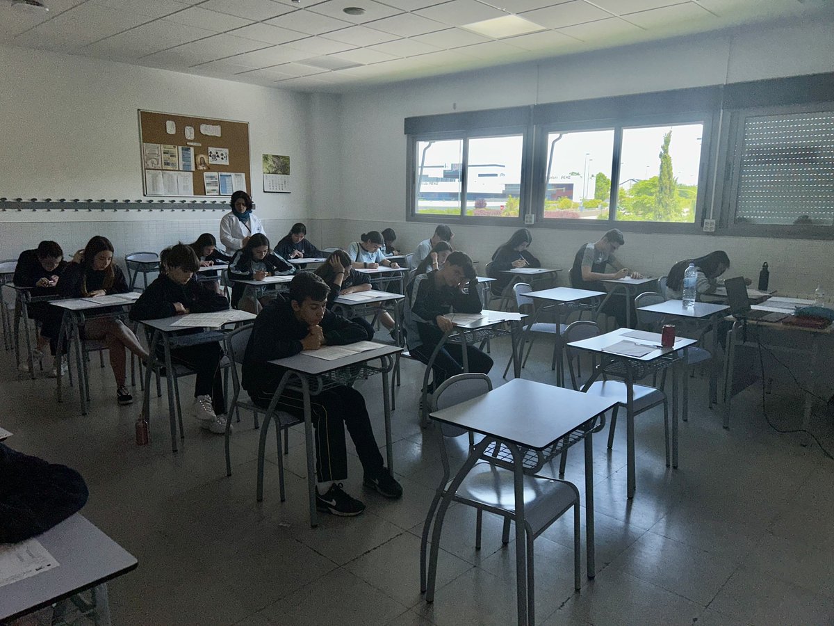 CCMiramadrid's tweet image. Hoy viernes nuestros alumnos de ESO y Bachillerato han realizado los exámenes oficiales correspondientes a los niveles B1 y B2 del Goethe Institut, demostrando su implicación e interés por el idioma. 
#colegiomiramadrid #miramadrid #googlereference #goethe #goetheinstitut #examen