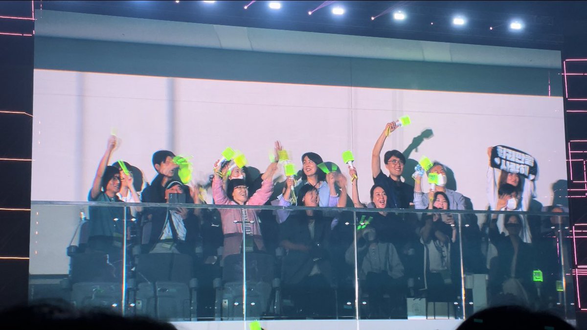 คุณพ่อปลอมๆ              คุณพ่อคุณแม่ตัวจริง