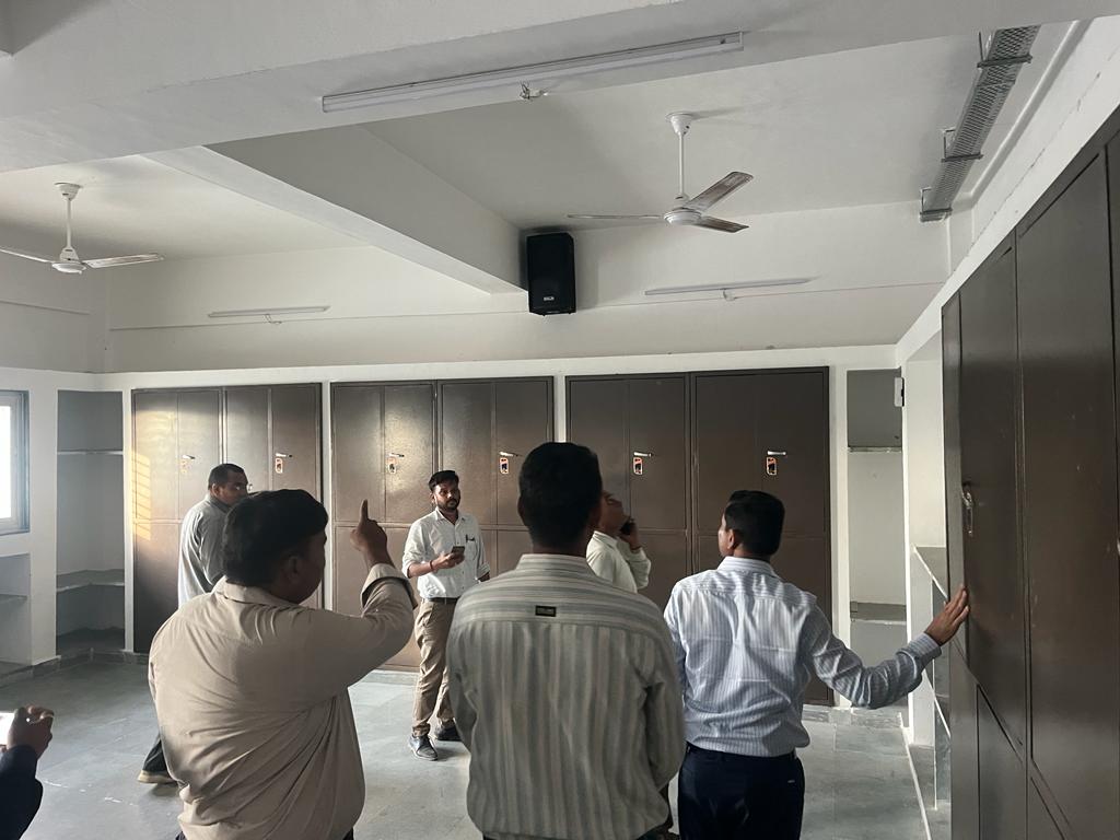 આજરોજ લોએજ ગામ ખાતે આવેલ સાઈકલોન સેન્ટરની મુલાકાત લેવામાં આવી.
<a href="/CMOGuj/">CMO Gujarat</a> <a href="/RaghavjiPatel/">Raghavji Patel</a> <a href="/InfoGujarat/">Gujarat Information</a> @JunagadhGog 
<a href="/revenuegujarat/">Revenue Dep. Gujarat</a>