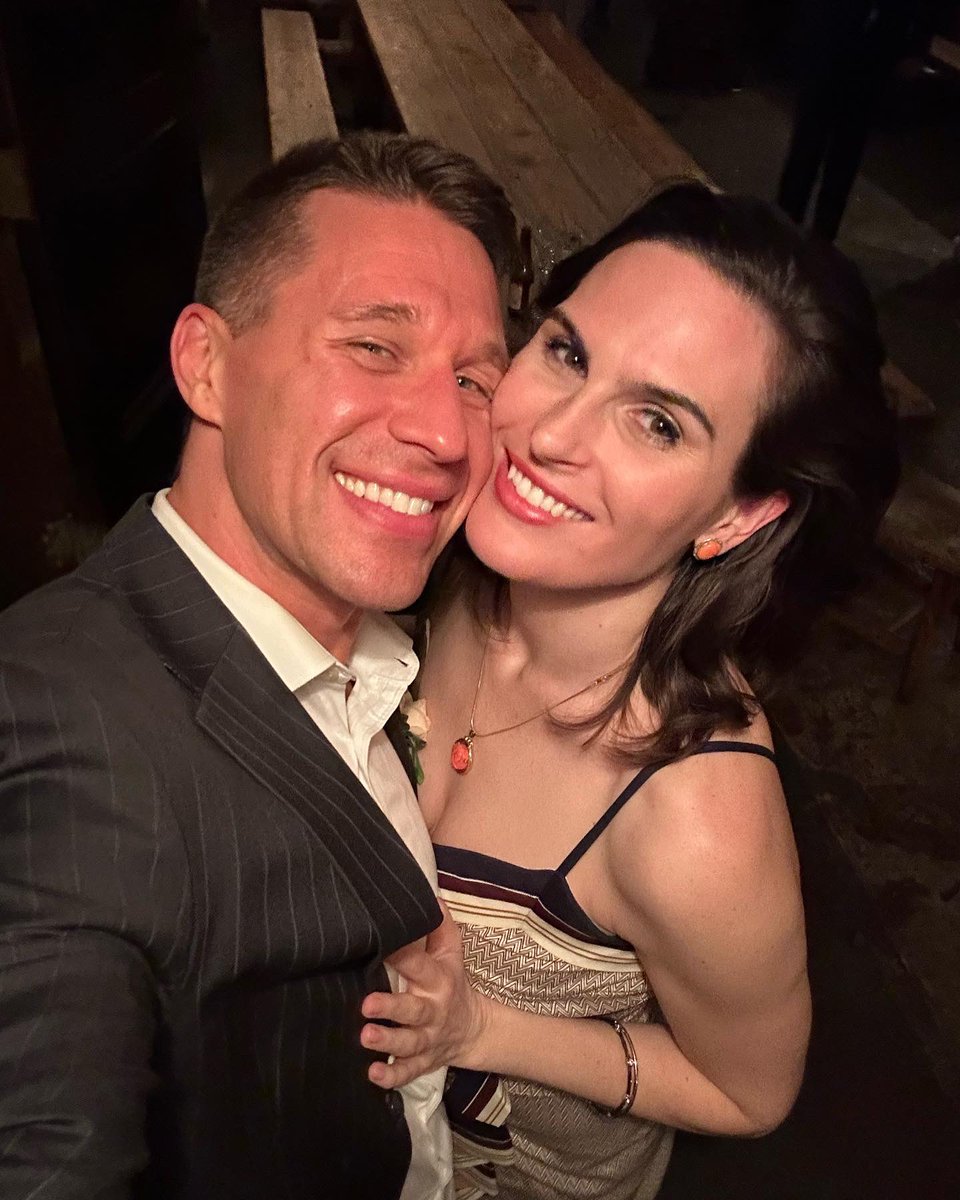 AJKirsch's tweet photo. MEMORIAL DAY WEEKEND IN NEW YORK: Part 1 - The Wedding

Pics from @_samox_ &amp; Laura’s absurdly fun wedding where I had the honor of being the officiant.

Old friends, dancing on tables, and OMFG LOOK HOW UNBELIEVABLY BEAUTIFUL MY GF IS
😍😍

More on my IG: https://t.co/7m7TFB3VHq https://t.co/wqJVlgBxf8