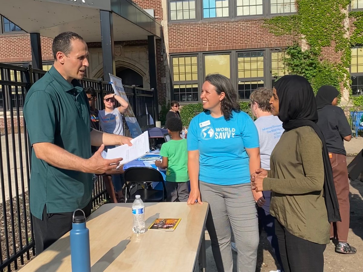 erictortiz's tweet photo. Nice to meet @IlhanMN at @EllaBakerEagles school global celebration and tell her about our Minneapolis youth community solutions program with Strong Mind Strong Body Foundation (@smsbfdn), @WorldSavvy, Ella Baker students/teachers/staff. @Ilhan  https://t.co/lencty2RtW https://t.co/kOF3LbT0u1