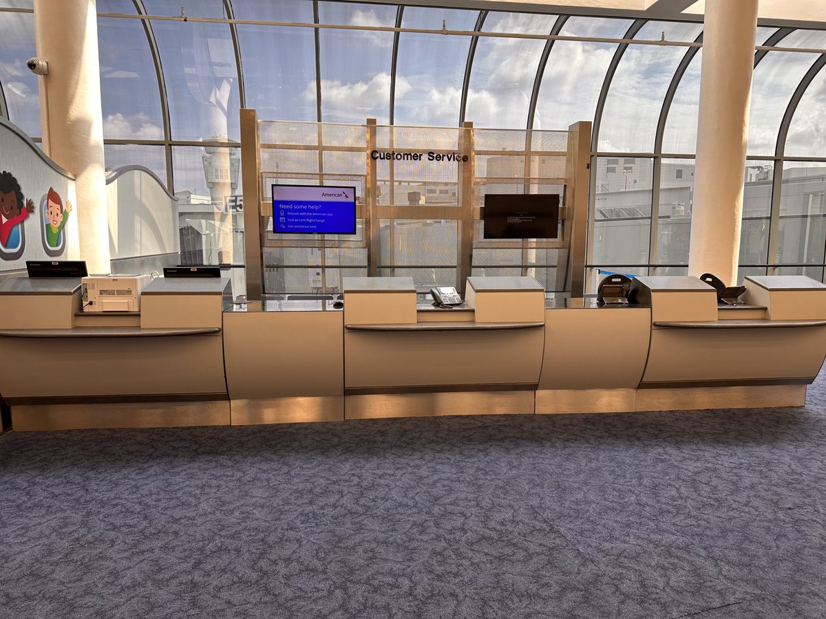 kaufmap's tweet photo. This what AA customer service looks like!  Fly Delta! https://t.co/6Fwx7S29rV
