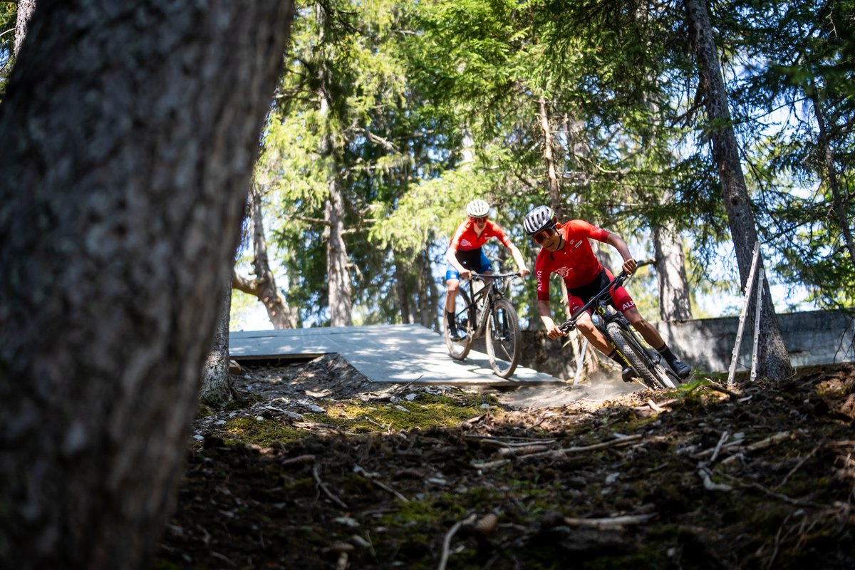 La #relève est au cœur de la stratégie de Valais 2025. Plusieurs projets sont ainsi lancés cette année, en marge de l'organisation des Championnats du Monde Mountain Bike UCI.

👉 Lire le communiqué: urlz.fr/m8EJ

#Valais2025 #ShapingtheFutureofMTB #Valais #Wallis #MTB