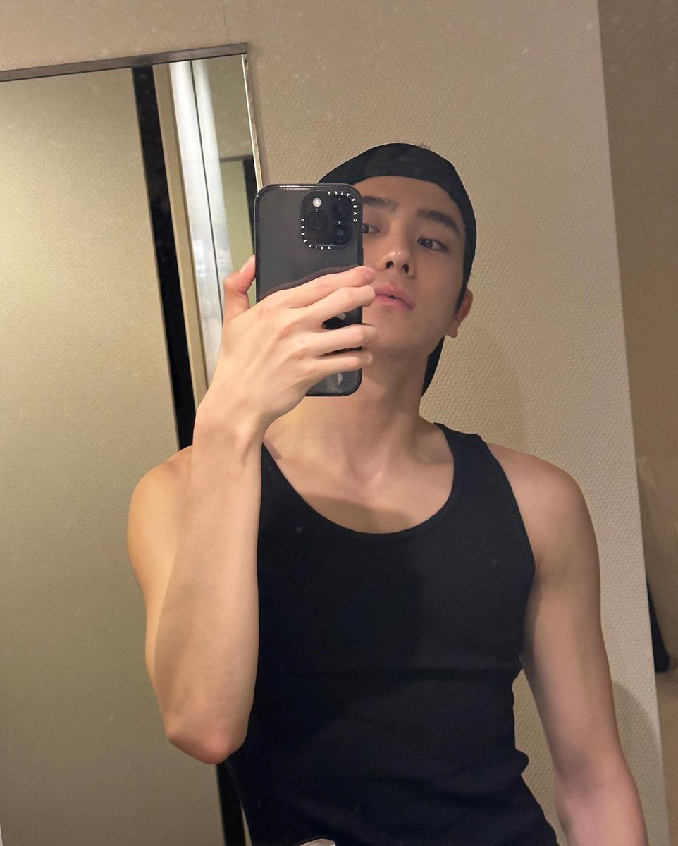 mil1c0_'s tweet photo. 이재현 볼캡 진짜 남자력 심하다 https://t.co/rrEvqQamTB