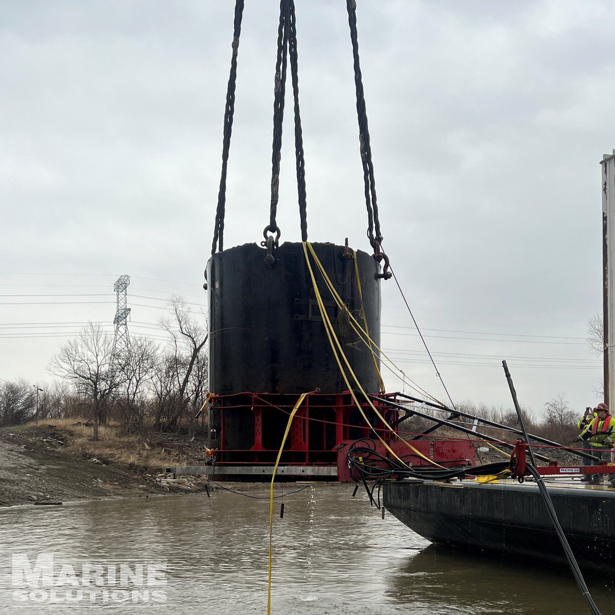 We recently conducted wire saw operations to remove three pipe piles. Our team's dedication and skill were instrumental in the success of this project, and it was a testament to our unwavering commitment to excellence in marine construction.  #marineconstruction #commercialdiving