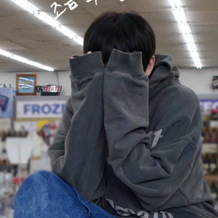 taehansan's tweet photo. taesan and his favorite habit <3 https://t.co/26A05S2GXj