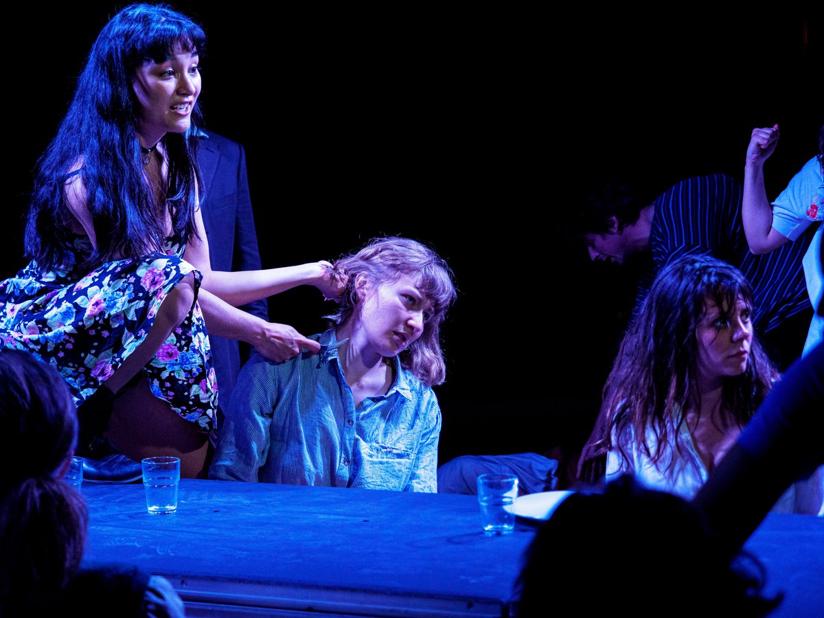 Retour sur le #crashtest #lesgrandssensibles de #toutunciel #ElsaGranat avec les étudiants de #EsadParis <a href="/_PSPBB/">PSPBB</a>.🔥
Un spectacle qui questionne nos cœurs d’enfants dans nos comportements d’adultes avec 24 comédiens au plateau. ⚡
Ça rejoue ce soir à 20h → bit.ly/grandssensible…