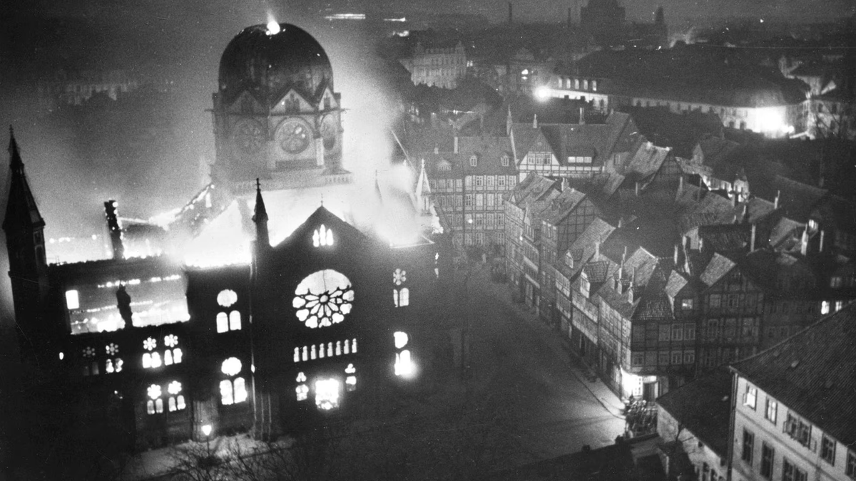 grndmstrfesxh's tweet photo. Das letzte mal "Stolzmonat" und "wir urdeutschen sind besser als die anderen"  sah übrigens so aus https://t.co/8cQsqlN8NZ