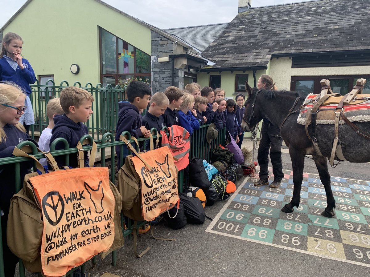 Zoe and Falco Walk for Earth tweet media