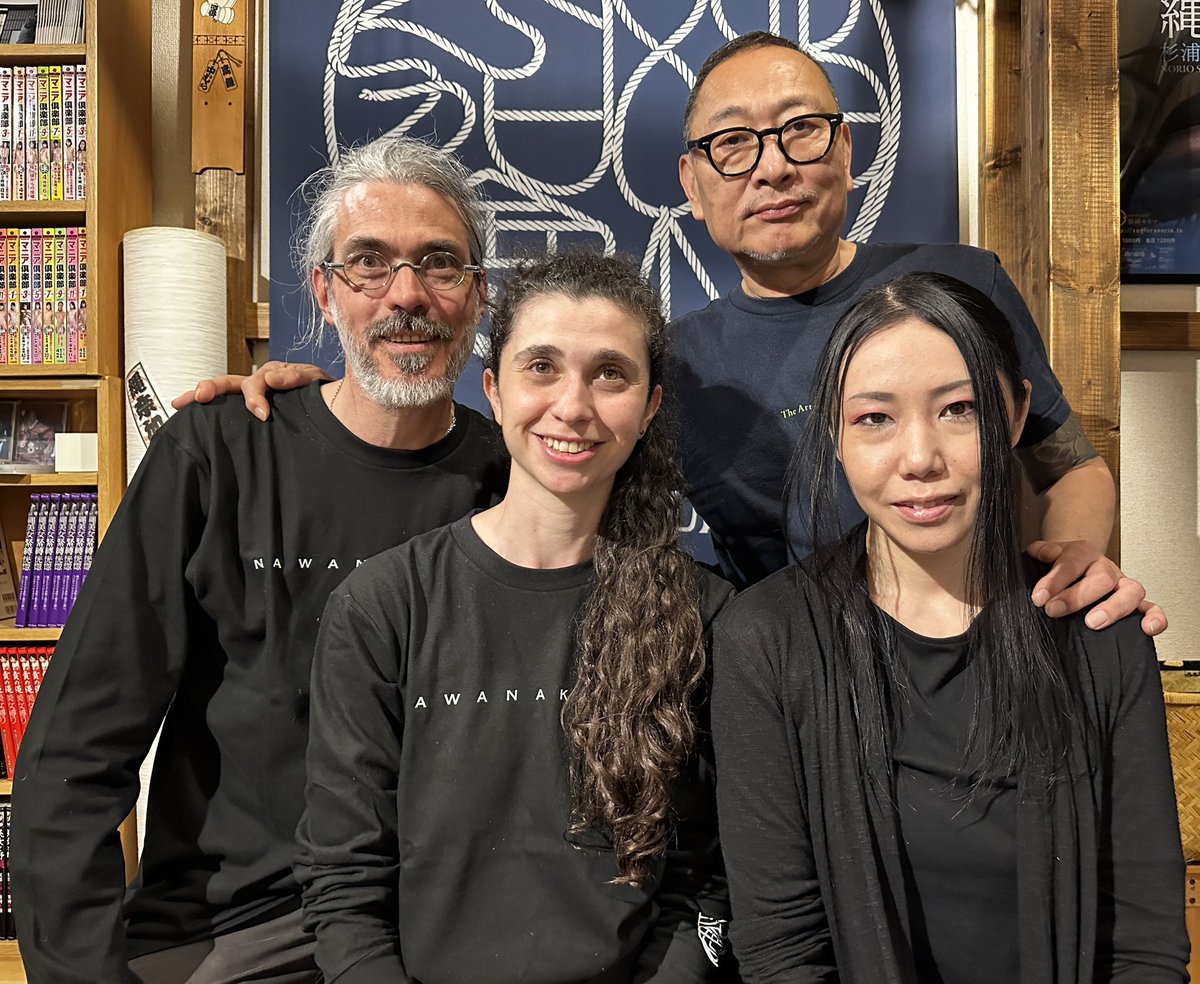 Always really emotional to leave after 4 days spent together with <a href="/nawanaka1mon/">奈加あきら Naka Akira🇯🇵</a> , <a href="/IROHA_SHIZUKI/">紫月いろは - IROHA -</a> and Vincent.
Can’t wait for next time we can see each other.
A huge thank you to you three.
(Me and <a href="/EratoBanana/">Erato Bänana</a> )