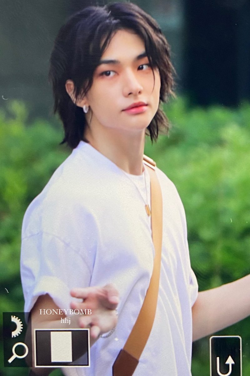 On twitter put long black hair hyunjin in a white shirt and you get