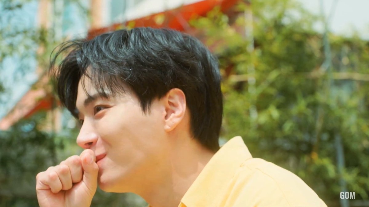 HAPPY WAVE GANGNEUNG 
with KIM JONGHYEON 
bite into happiness 🍔

#KIMJONGHYEON #김종현 #JONGHYEON