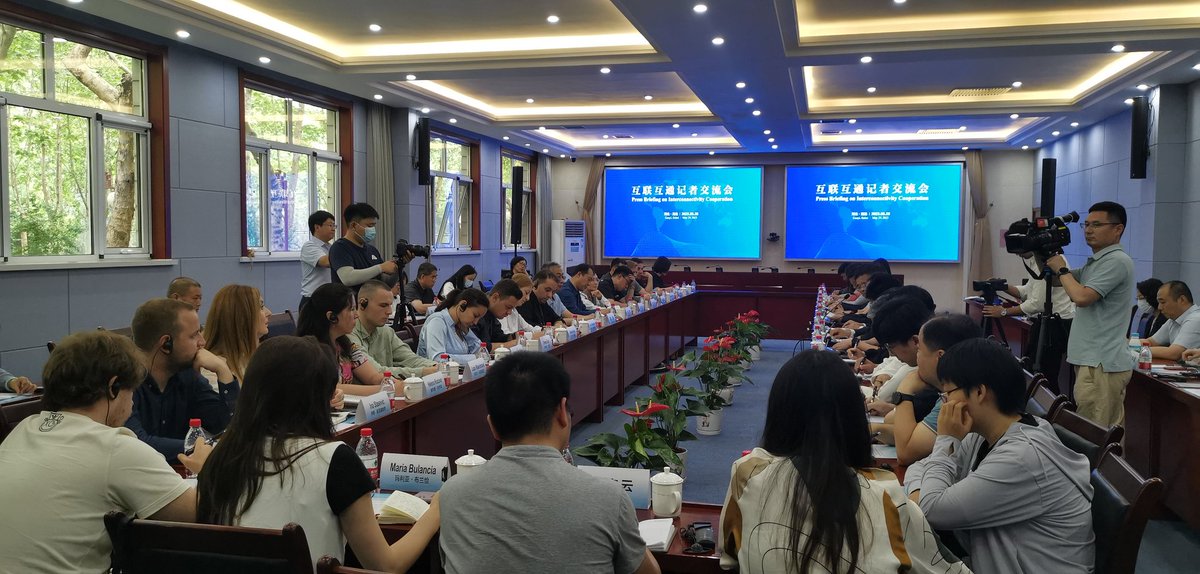 WangLutongMFA's tweet photo. Journalists from #China and 14 #CEECs gathered in Wuqiao, hometown of 🇨🇳 martial arts, discussing "deepening exchanges & mutual understanding, promoting prosperity & development". They enjoyed intangible cultural heritage shows and observed China-#Europe freight train departure. https://t.co/bVwNSDq9Kj