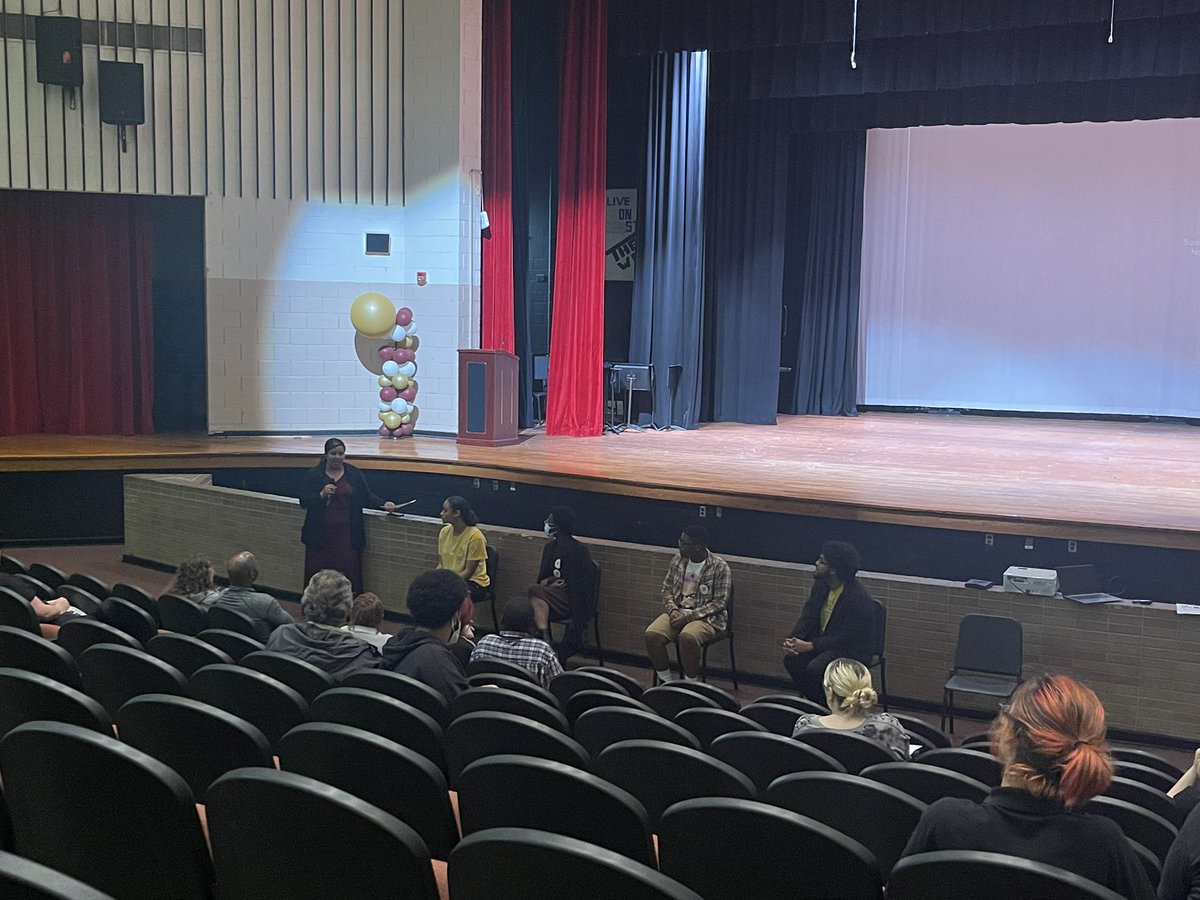 BTWBookers's tweet image. Advanced Placement Night was outstanding! Thank you Dean Mikeal Davis @_HamptonU for an outstanding presentation about the importance of taking AP classes. Our Bookers are ready to take the L.E.A.P. ( Learn To Excel With Advanced Placement) #LEAP #apclasses#BookerScholars