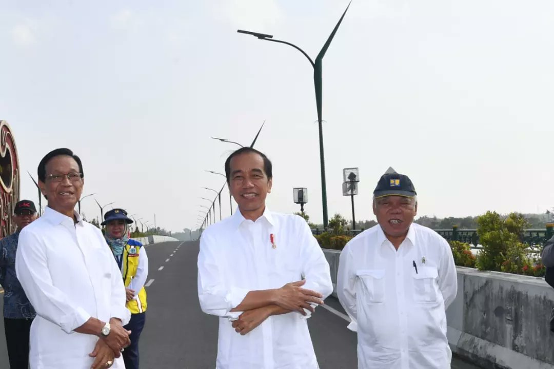 Presiden Joko Widodo meresmikan Jembatan Kretek 2 yang terletak di Kabupaten Bantul, DIY pada Jumat, 2 Juni 2023. Pembangunan Jembatan Kretek 2 termasuk dalam upaya pemerintah membangun koneksi jalan dari ujung barat sampai timur Pulau Jawa melalui jalur lintas selatan.
