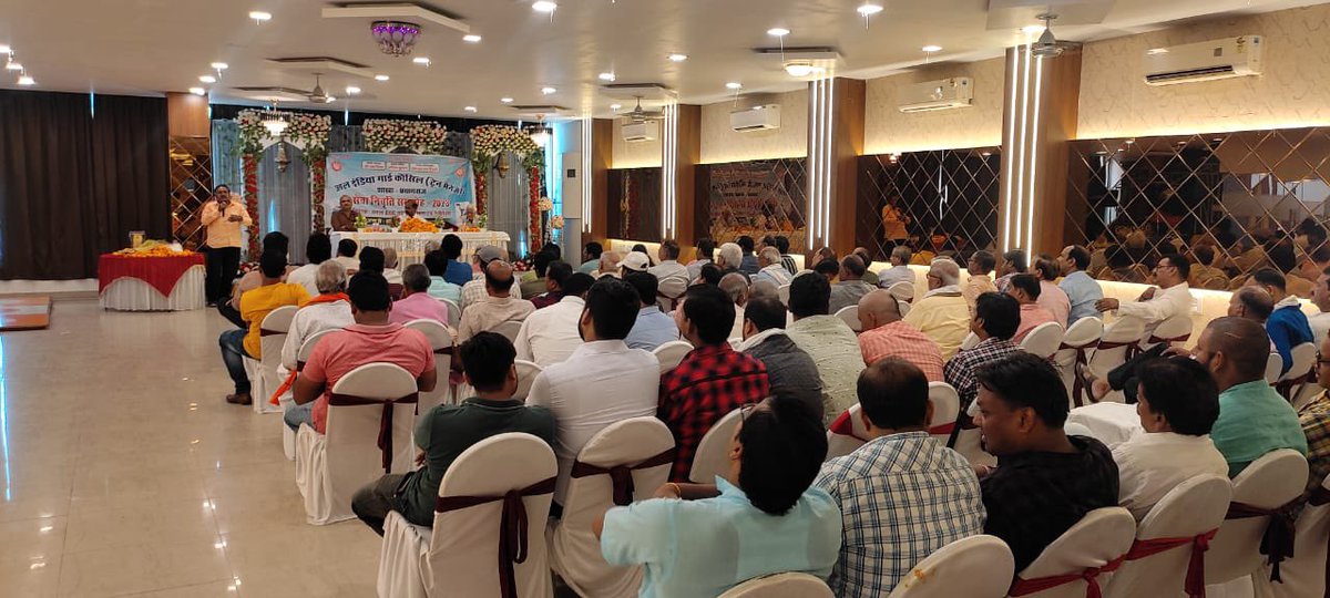 आज उत्तर मध्य रेल के प्रयागराज मंडल में ऑल इंडिया गार्ड काउंसिल की मंडल कार्यकारिणी की बैठक में नई कार्यकारिणी का गठन किया गया। श्री एस पी सिंह 2 जी को मंडल अध्यक्ष तथा सुधांशु पाण्डे जी को मंडल सचिव बनाया गया।
ज़ोनल सचिव श्री राजीव मिश्रा जी ने नई कार्यकारिणी को शुभकामनाएँ दी।💐