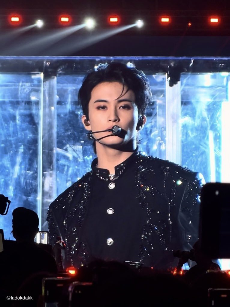 Ieemarkees's tweet photo. king god general mark lee https://t.co/2pq1hgpvC3