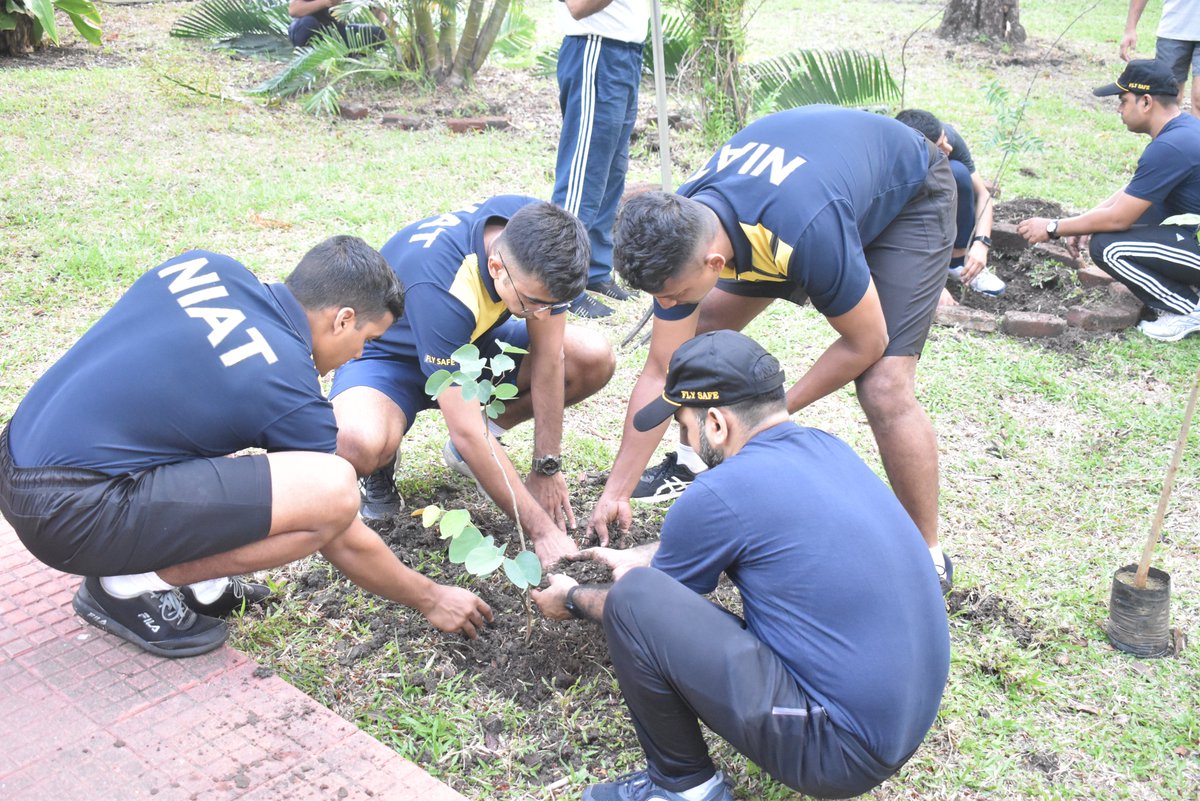 IN_NIAT's tweet photo. 02 Days to Go..
#NIAT is committed to continue its fight against plastic pollution.
Let’s strive to reduce carbon footprint, conserve resources and protect biodiversity 🌎 🌳
#WorldEnvironmentDay2023
#Cleannature
#BeatPlasticPollution
@IN_HQSNC
@DefencePROkochi https://t.co/A7P5r9pXId