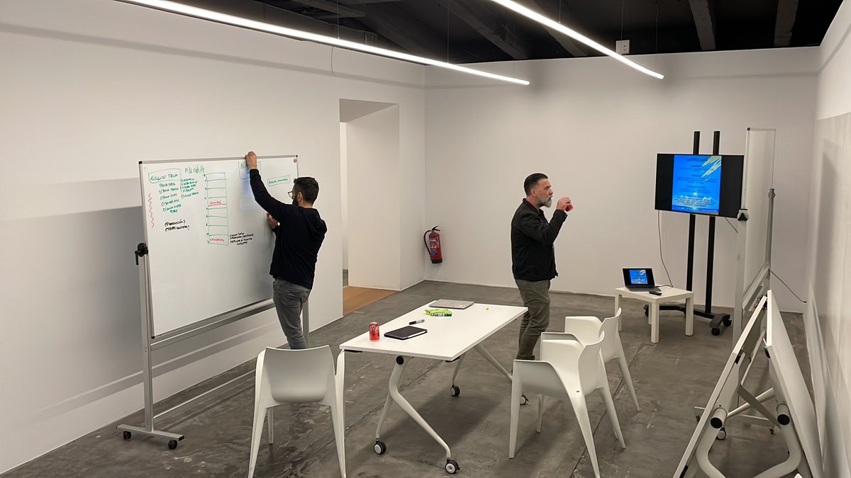 🎤♥️
Estamos afinando detalles del próximo Maquinito Sound. Pensando, además, cómo sacar provecho al nuevo espacio de <a href="/Nodrizismo/">La Nave Nodriza</a>.

Pueden apuntarse (y saber más) en lanavenodriza.com/composicion-y-…