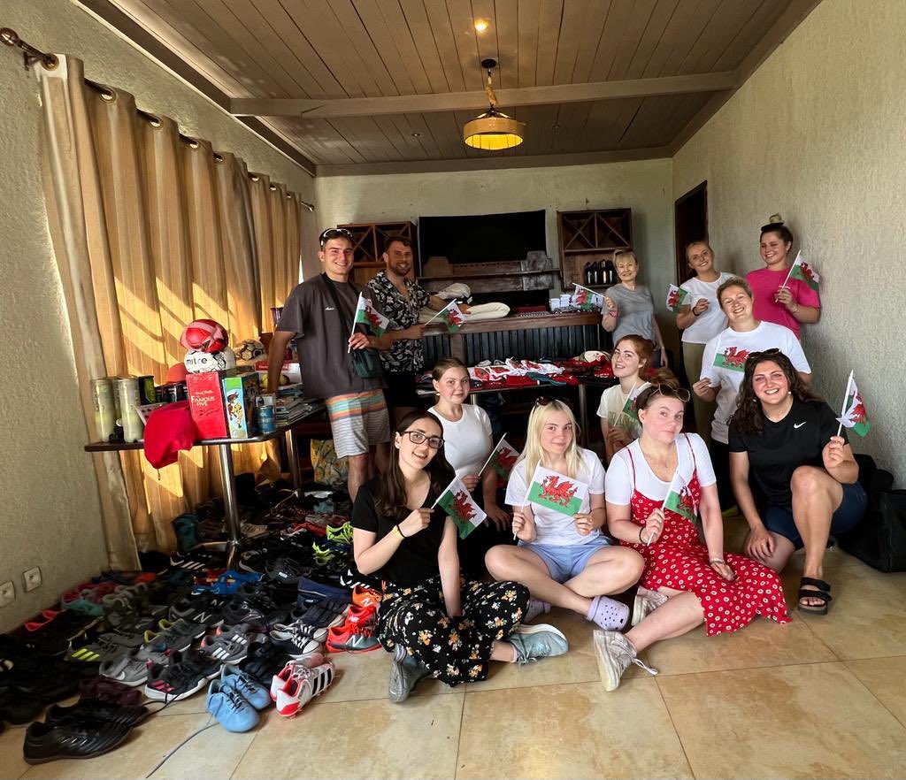 Dyddgu Morgan-Hywel (@dyddguhywel) on Twitter photo Diolch o galon i BAWB sydd wedi rhoi esgidiau, dillad, adnoddau, laptops a llyfrau ar gyfer ein taith i Rwanda. Newydd sortio nhw gyd bore ma. Ag yn mynd iโr ysgol pnawma. DIOLCH O GALON ๐
<a href="/TaithWales/">Taith</a> <a href="/CMetGlobalOpps/">Global Opportunities</a> <a href="/AngharadNaylor/">Angharad Naylor</a> <a href="/lowribulman/">Lowri Wyn Bulman</a> <a href="/lowslice/">Lowri Davies ๐ด๓ ง๓ ข๓ ท๓ ฌ๓ ณ๓ ฟ</a> <a href="/dewi_hughes/">Dewi Hughes</a> <a href="/GPyrs/">Gwenllian Pyrs</a> Diolch o galon i BAWB sydd wedi rhoi esgidiau, dillad, adnoddau, laptops a llyfrau ar gyfer ein taith i Rwanda. Newydd sortio nhw gyd bore ma. Ag yn mynd iโr ysgol pnawma. DIOLCH O GALON ๐
<a href="/TaithWales/">Taith</a> <a href="/CMetGlobalOpps/">Global Opportunities</a> <a href="/AngharadNaylor/">Angharad Naylor</a> <a href="/lowribulman/">Lowri Wyn Bulman</a> <a href="/lowslice/">Lowri Davies ๐ด๓ ง๓ ข๓ ท๓ ฌ๓ ณ๓ ฟ</a> <a href="/dewi_hughes/">Dewi Hughes</a> <a href="/GPyrs/">Gwenllian Pyrs</a>