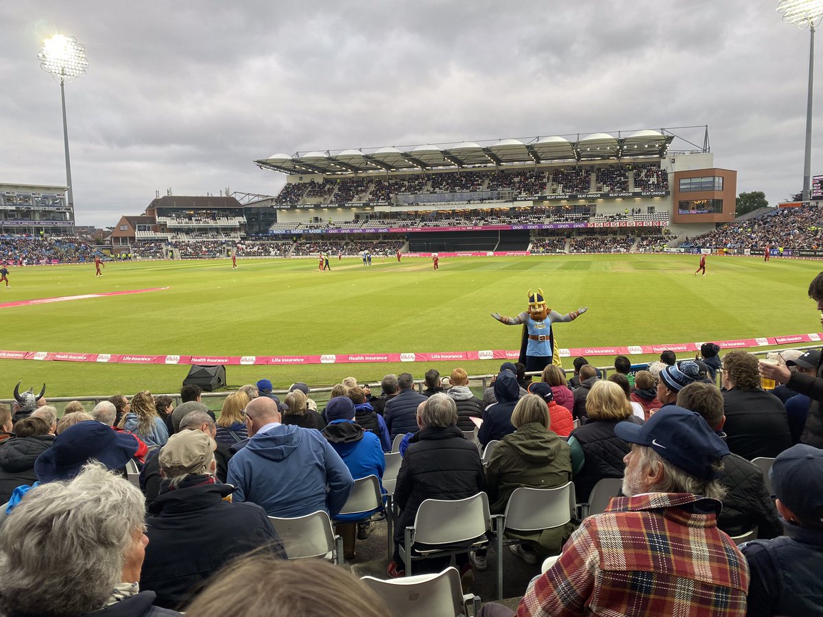 First day of summer; must be time for cricket. Great match @YorkshireCCC for #YORvLAN #RosesT20 last night. Great 83 innings from Malan, but I think we knew the result, when Buttler was out for 1 in reply. Wonderful family atmosphere for all to enjoy. #YorkshireFamily