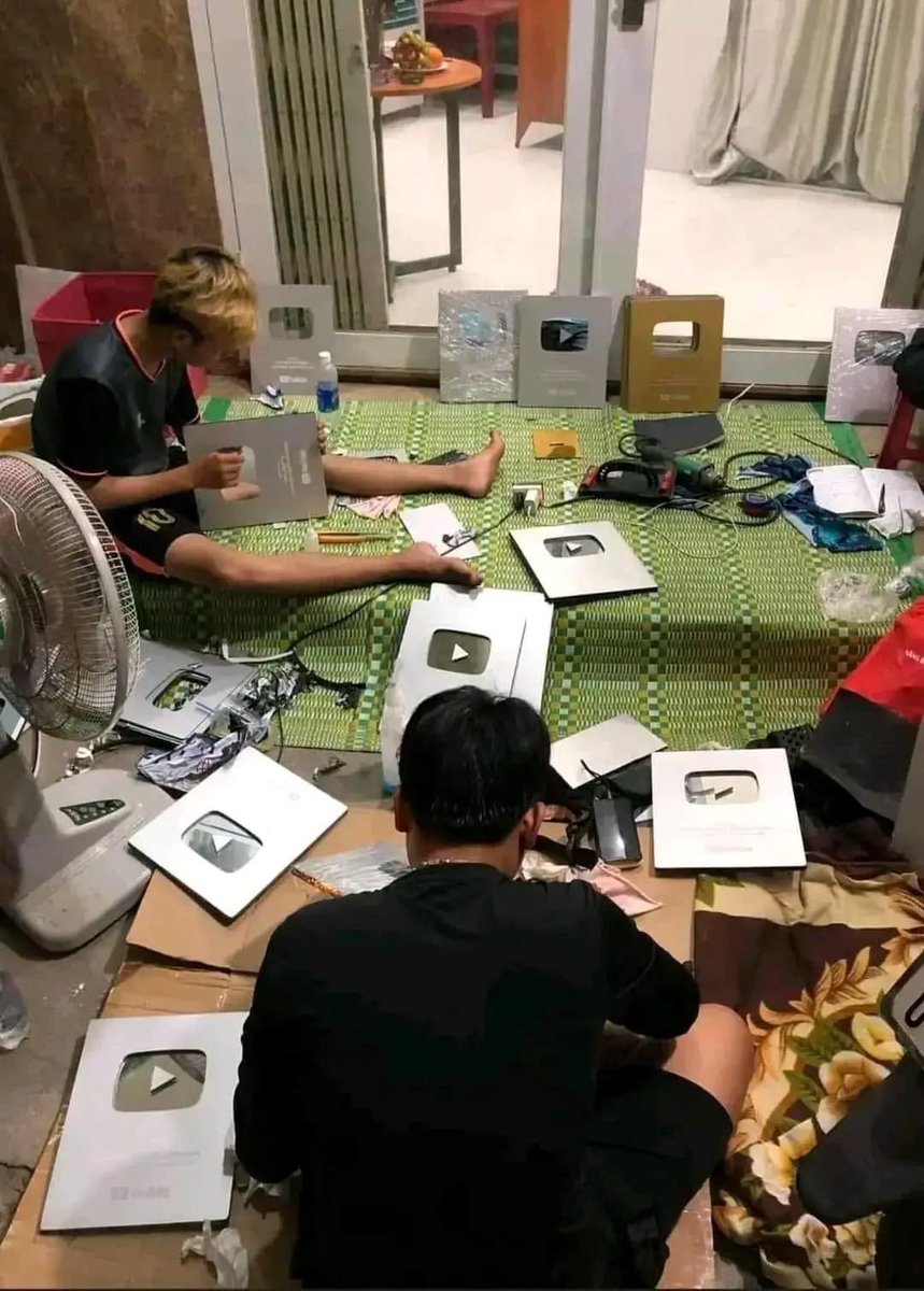 sosmedkeras's tweet photo. PESANAN DARI YOUTUBE TERNYATA BUATAN INDONESIA https://t.co/VtlVVWNgFj