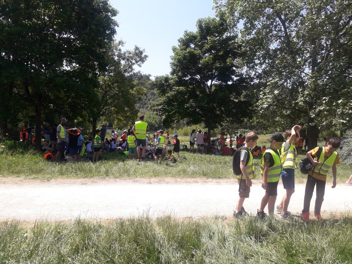 Petit tour USEP21  pause déjeuner à l'ombre. Enfants en pleine forme!
@OrUsep @usepnationale @21Dsden @BfcCrusep @GenerationVelo
