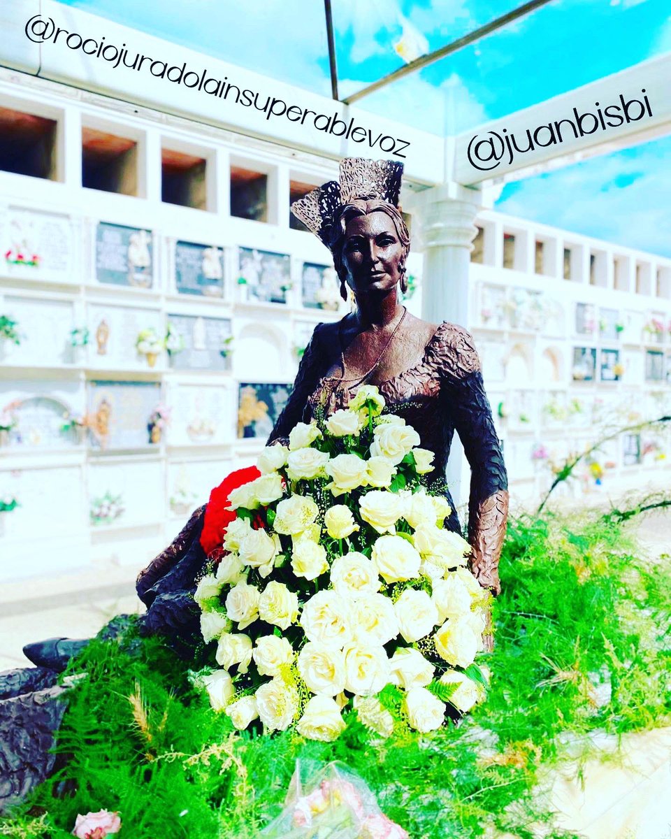 Así luce el mausoleo de Rocío Jurado aún con más flores que ayer.#APOYOROCIO1J #APOYOROCIO2J #Mareafucsia #rociojurado #rociocarrasco #17añossinRocio