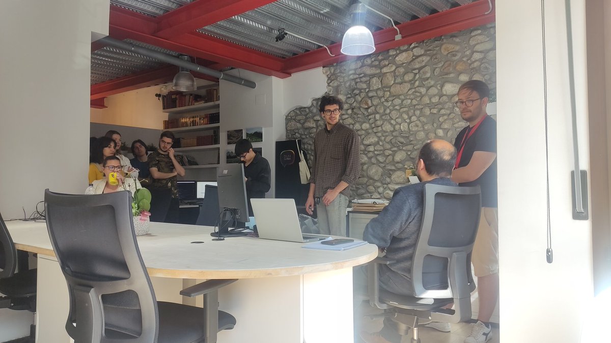 LeaderCAUC's tweet photo. I avui últim dia amb el projecte #FromEuToYou  on hem parlat del projecte @cowocatrural per intentar establir sinergies entre Itàlia i Catalunya. 🫶 https://t.co/n9YopW66I5