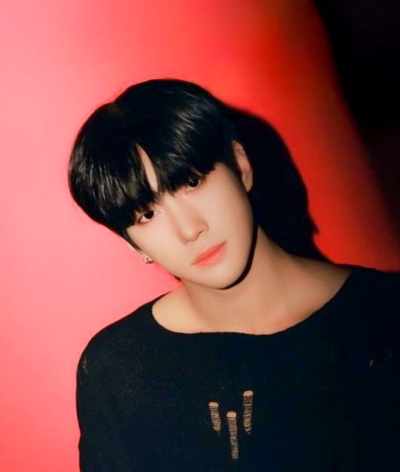 jongwoo_nuna's tweet photo. 韓国ペンミのチケットを10秒で完売させ、日本ペンミは抽選にもかかわらず申込サイトを鯖落ちさせる男。
その名はユンジョンウ＿＿＿＿＿＿✨ https://t.co/9P5XB4kyQh