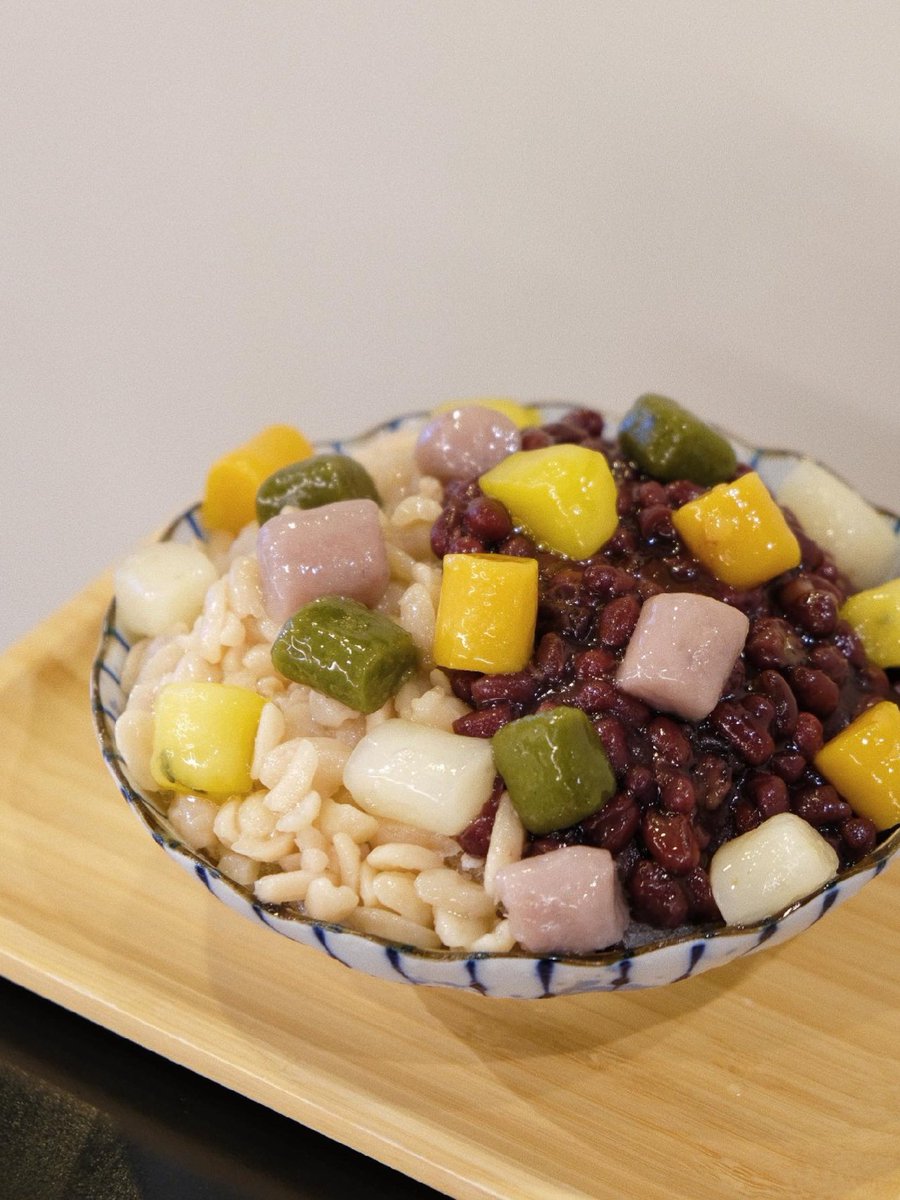 私の大好きな芋円小豆ハトムギ氷です!

子供の頃の夏はお小遣いを盗んで氷を食べました😀