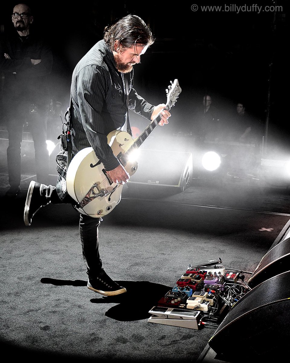 Falcon Friday 🤍🦅
Soundcheck pic from last year and in only a couple of weeks I’ll be doing the same again when we start the @officialcult Europa 2023 tour.

#BillyDuffy #BillyDuffyOfficial #TheCult #Gretsch #WhiteFalcon #GretschWhiteFalcon #FalconFriday

📸 @mickpeek