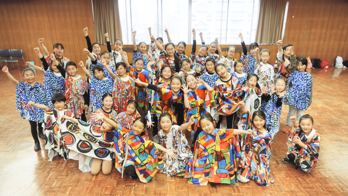 heralbony_twins's tweet photo. 全国植樹祭の式典��ダンス衣装をヘラルボニーが担当します！

陸前高田市の高田松原津波復興祈念公園を会場に、天皇皇后両陛下が出席。

「緑をつなごう輝くイーハトーブの森から」というメッセージを表現したダンスが披露されます。

ありのままが肯定される社会を目指して。
https://t.co/IDiNB00YSQ https://t.co/gplrEI1pd2