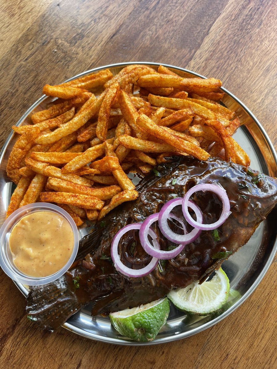chepchikoni's tweet photo. Oven grilled fish with BBQ or sweet chilli sauce  coating 😉 tamu sana! This platter goes for 720 bob only. So yummy aki! We are on ngong rd soko safi mall. Order on 0717220023 https://t.co/MpX9G2kWOG
