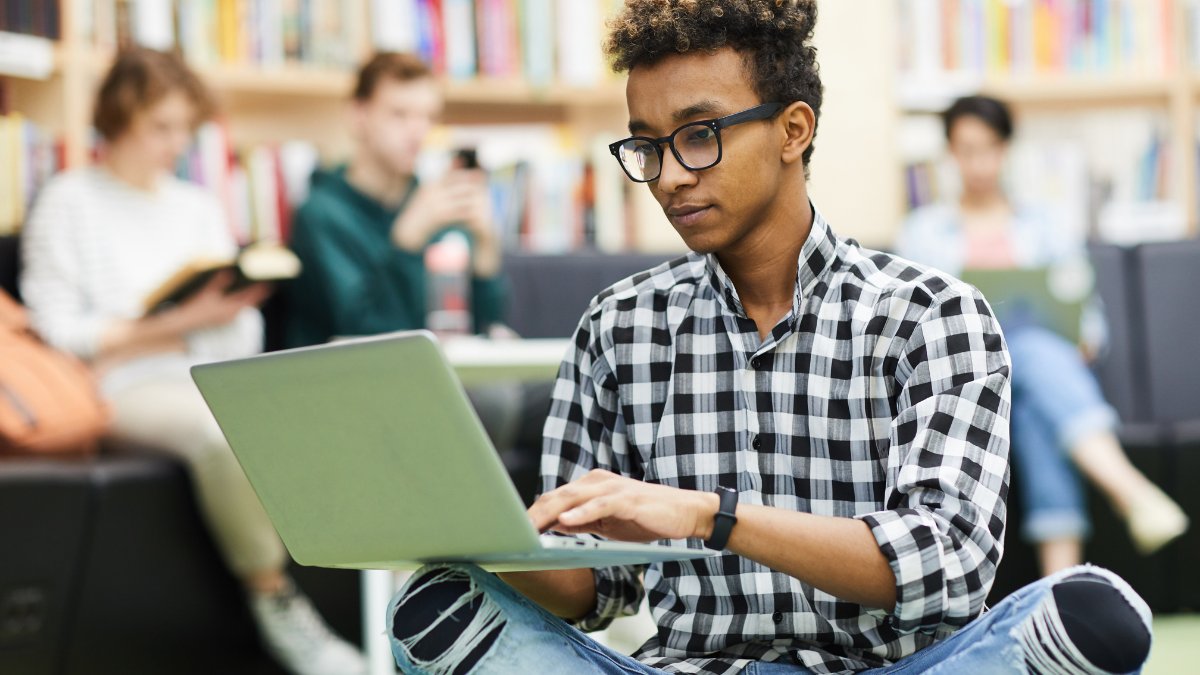 Action for Race Equality (@aretweets_) on Twitter photo 💼 Ready to make your mark?
<a href="/AREMoU_/">Moving On Up</a> is seeking ambitious young Black men aged 16-24 to become Ambassadors to help improve youth #employment in London. 🌟
Don't miss out! Apply by Sunday! actionforraceequality.org.uk/become-an-amba… #FutureLeaders #Opportunity 💼 Ready to make your mark?
<a href="/AREMoU_/">Moving On Up</a> is seeking ambitious young Black men aged 16-24 to become Ambassadors to help improve youth #employment in London. 🌟
Don't miss out! Apply by Sunday! actionforraceequality.org.uk/become-an-amba… #FutureLeaders #Opportunity