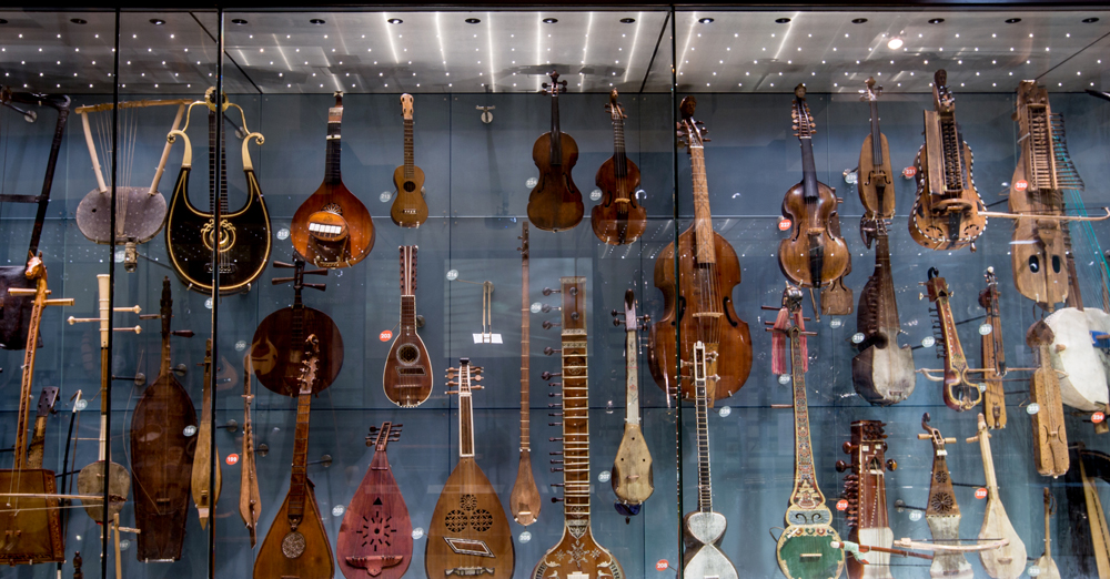 Our musical instruments collection contains over 9,500 objects made to produce sound. The oldest is a pair of bone clappers in the form of human hands. It was made in Egypt around 3,500 years ago. #WorldMusicDay horniman.ac.uk/explore-the-co…