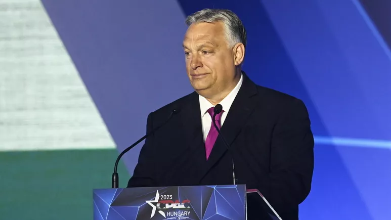 Macaristan Başbakanı Viktor Orban:

'Kılıçdaroğlu kazansaydı, Avrupa'ya bir anda 2-3 milyon mülteci akın edecekti. Erdoğan'ın kazanması için çok dua ettim.'