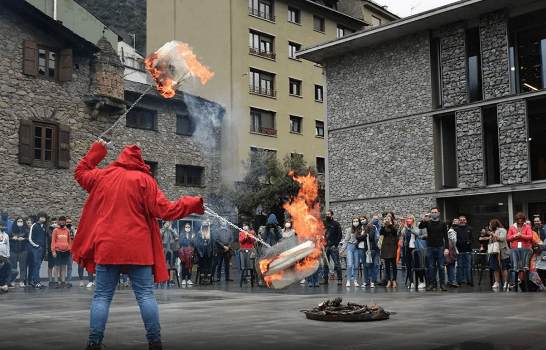 bondia's tweet photo. Tret de sortida a les activitats #fallaires aquest cap de setmana #falles #Andorra https://t.co/YZkDah7SbI https://t.co/S0KJvfFGhI