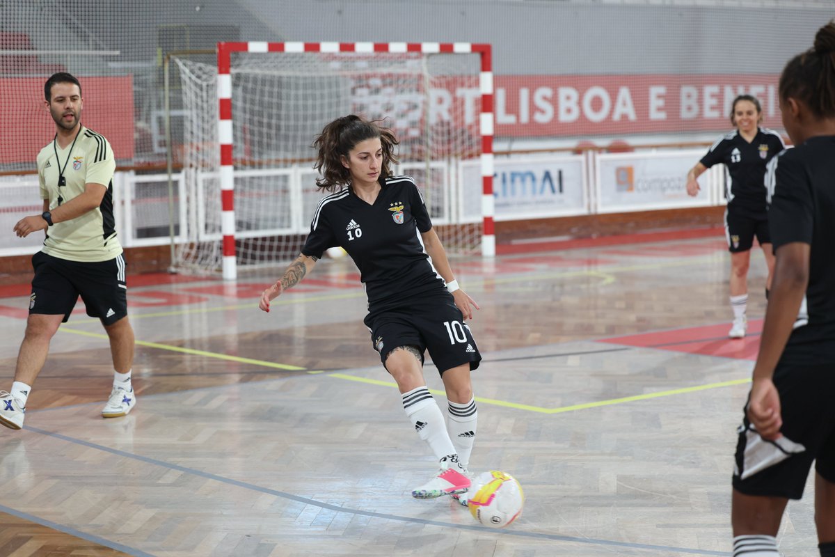 ⚽🌡️ A preparação para o pontapé de saída na 𝗙𝗶𝗻𝗮𝗹 da Liga Feminina Placard!

🆚 GCR Nun'Álvares
🗓️ Sábado, às 20:00 | 📍 Pav. Fidelidade
🎟️ bit.ly/3q8idkE

#FutsalBenficaFem • #SóHáUmBenfica 

#Infortipo #Nukimperfeito #KellyServices #EasyFresh @adidas