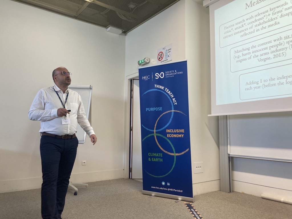 HECKnowledge's tweet photo. Liberal-leaning financial analysts are more likely to issue sell recommendations for firms that are stigmatized firms (tobacco, arms...) especially when the stigma is related to social harm &amp; when the Pdt is a Democratic, @mohamad__sadri of @essec #SnOResearchDay #AcademicTwitter https://t.co/dw9NNOqijO