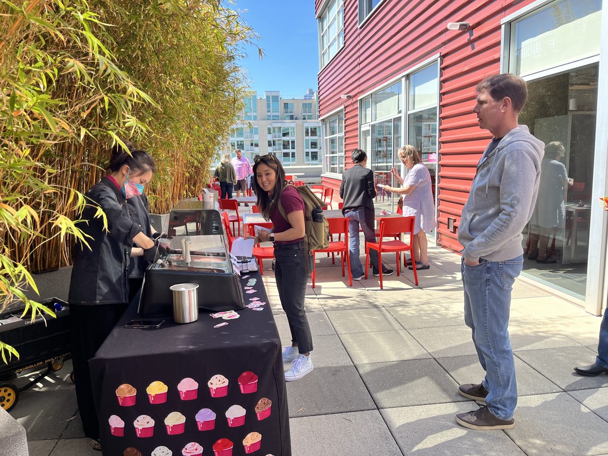 FastlyJapan's tweet image. Fastlyで先日行われた #BringYourChildToWorkDay （子供を職場に連れてくる日）の様子をお届けします📸

未来のFastlyanたちがブレインストーミングをして、製品コンセプトを描きました🎨 🖌️ アイスクリーム🍦を食べながら生産的に仕事をすることができました😊

#LifeAtFastly